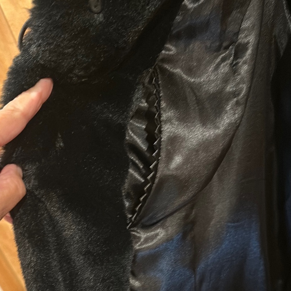 Vintage Luxurious Black Teddy Jacket with Plush Faux Fur - Picture 7 of 8